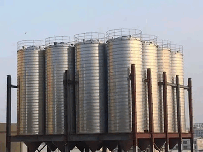 山东天泰啤酒设备-立式钢板仓